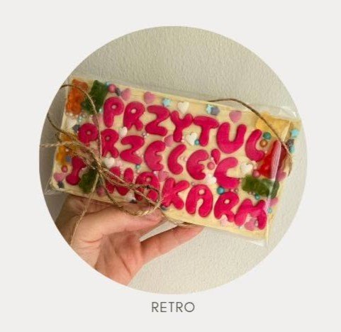 Retro, oldschoolowy styl czcionki na czekoladzie